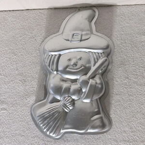 Vintage 1993 Wilton Pilgrim Cute Witch  Cake Pan 2105-9330